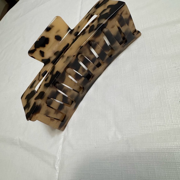 Goddess Large Tortoise Shell Hair Clip - Picture 3 of 4